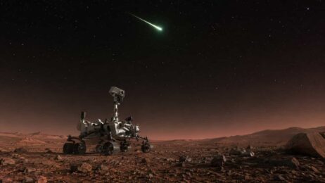 Marsrover unter grünem Meteorenschweif